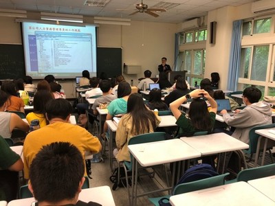 1090325日企管系交通安全宣導
