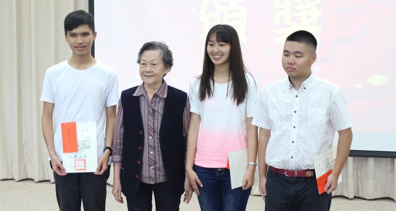 1060519日徠福公司獎學金、祁楨獎學金暨史懷哲服務證書聯合頒獎典禮